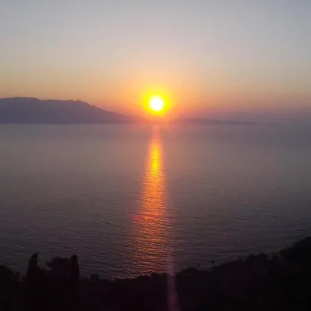 Seaview In Beautiful Setting West From Chania *